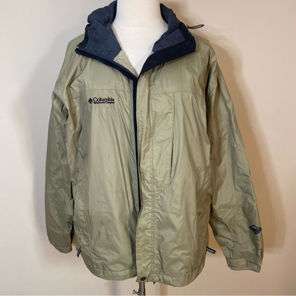 Men's beige Waterproof packable hiking gorpcore Jacket - Picture 2 of 12